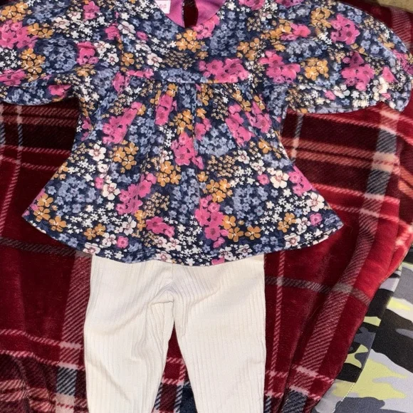 17 Piece Baby Girl Clothing Bundle 3-6 Months